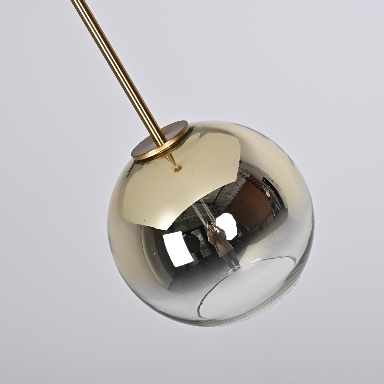 Подвесной светильник Passage One D20 Gold By ImperiumLoft Passage-One01 312594-26 в форме шара — фото 3