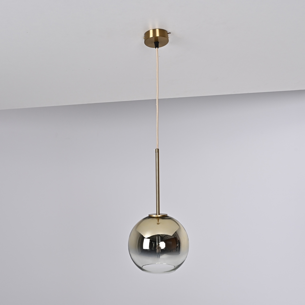 Подвесной светильник Passage One D20 Gold By ImperiumLoft Passage-One01 312594-26 в форме шара — фото 7